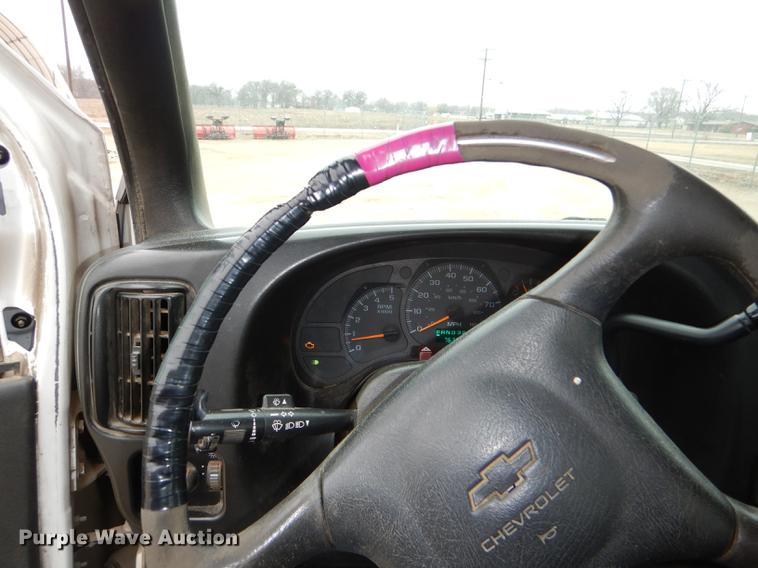 image for item DE0023 2006 Chevrolet C5500 refuse truck