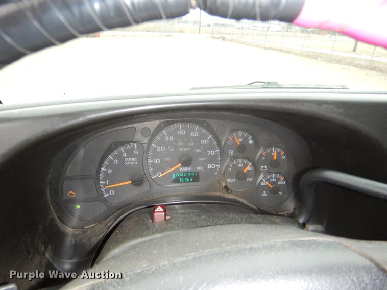 image for item DE0023 2006 Chevrolet C5500 refuse truck