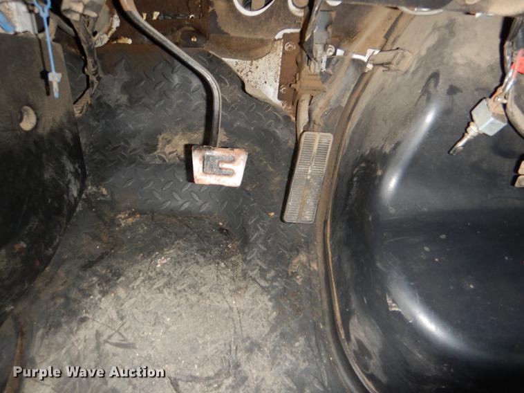 image for item DE0023 2006 Chevrolet C5500 refuse truck