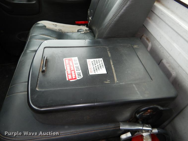 image for item DE0023 2006 Chevrolet C5500 refuse truck