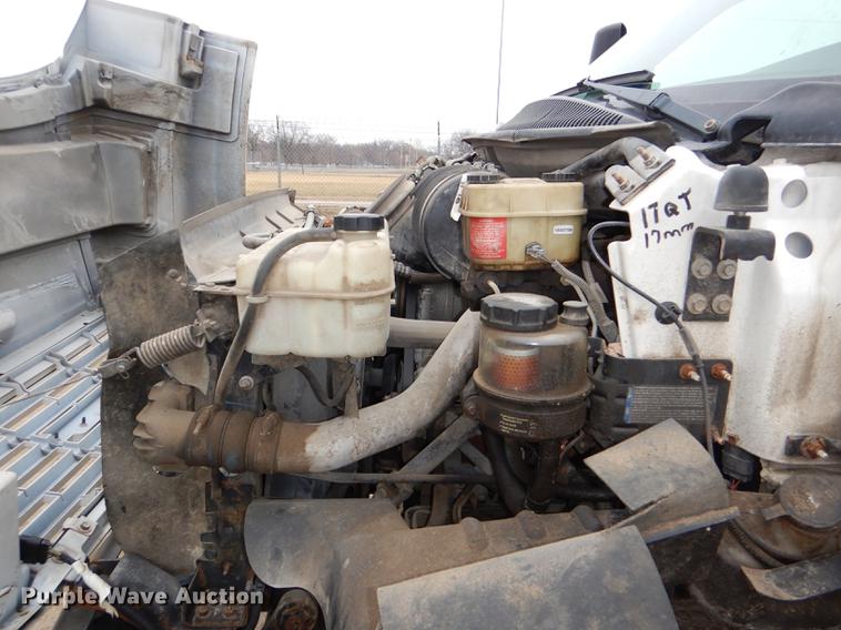 image for item DE0023 2006 Chevrolet C5500 refuse truck