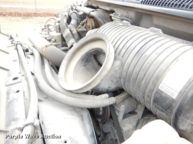 image for item DE0023 2006 Chevrolet C5500 refuse truck