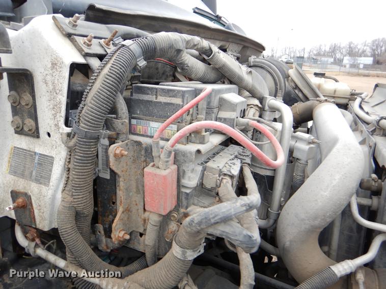 image for item DE0023 2006 Chevrolet C5500 refuse truck