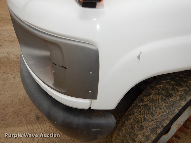 image for item DE0023 2006 Chevrolet C5500 refuse truck