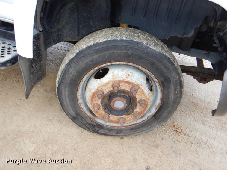 image for item DE0023 2006 Chevrolet C5500 refuse truck