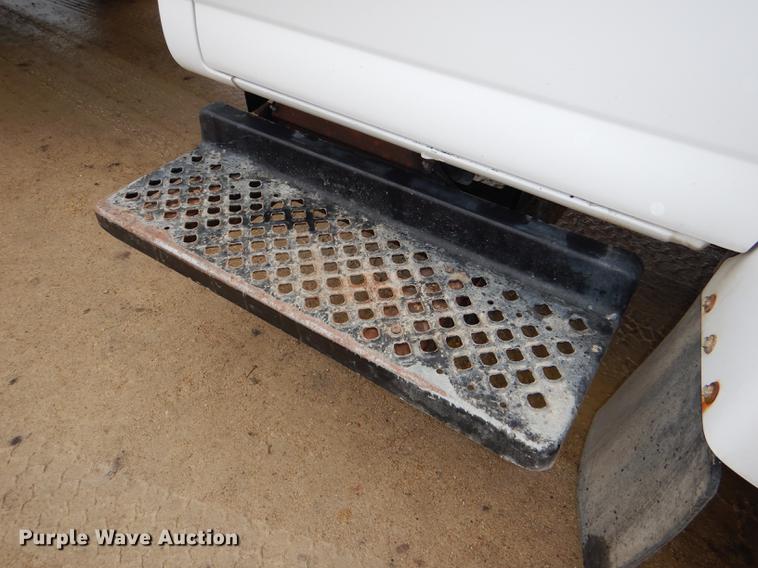 image for item DE0023 2006 Chevrolet C5500 refuse truck