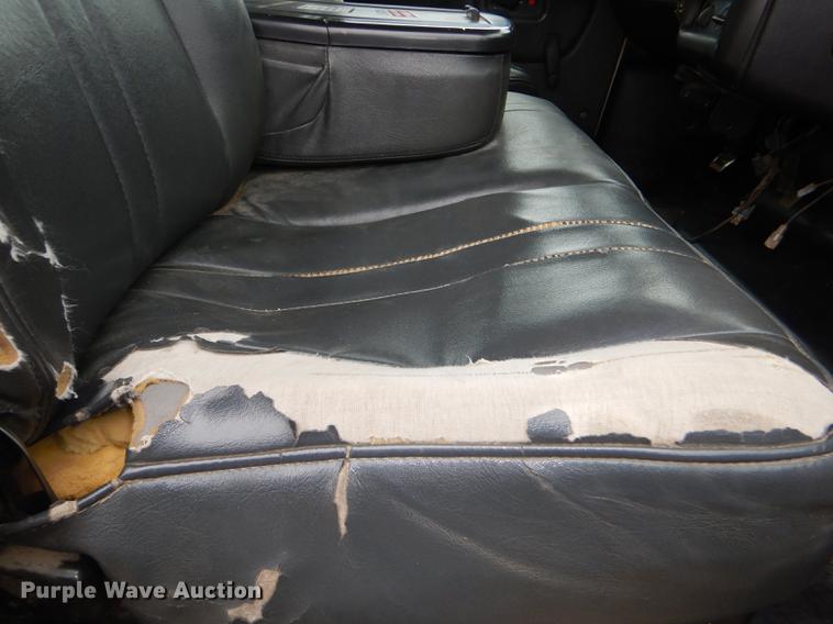 image for item DE0023 2006 Chevrolet C5500 refuse truck