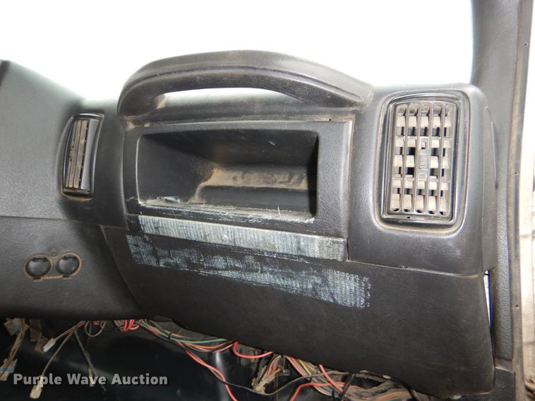 image for item DE0023 2006 Chevrolet C5500 refuse truck