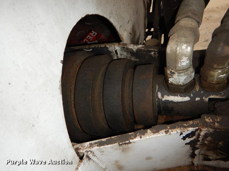 image for item DE0023 2006 Chevrolet C5500 refuse truck