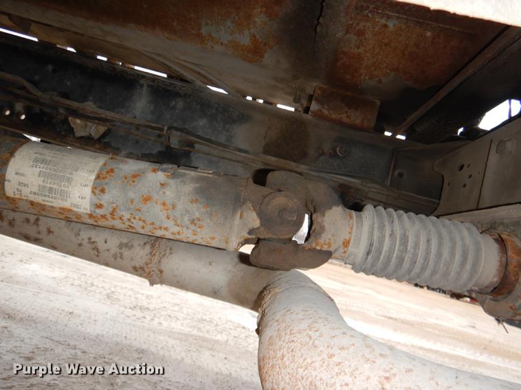 image for item DE0023 2006 Chevrolet C5500 refuse truck