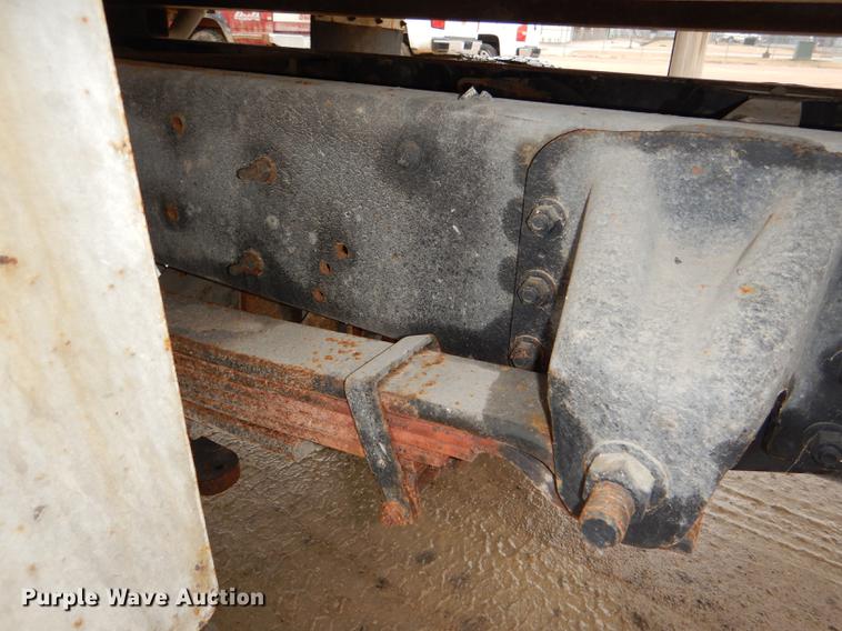 image for item DE0023 2006 Chevrolet C5500 refuse truck