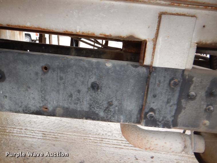 image for item DE0023 2006 Chevrolet C5500 refuse truck