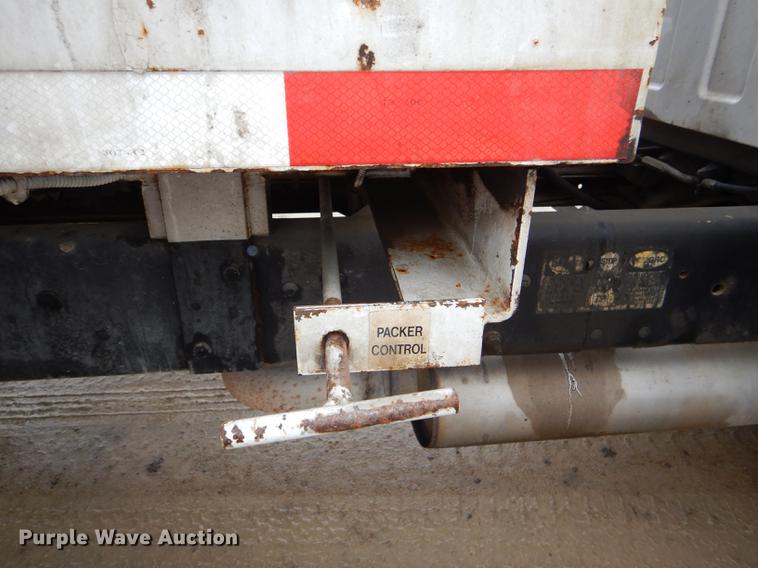 image for item DE0023 2006 Chevrolet C5500 refuse truck