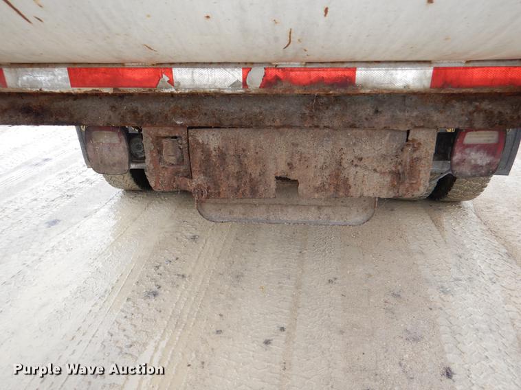 image for item DE0023 2006 Chevrolet C5500 refuse truck