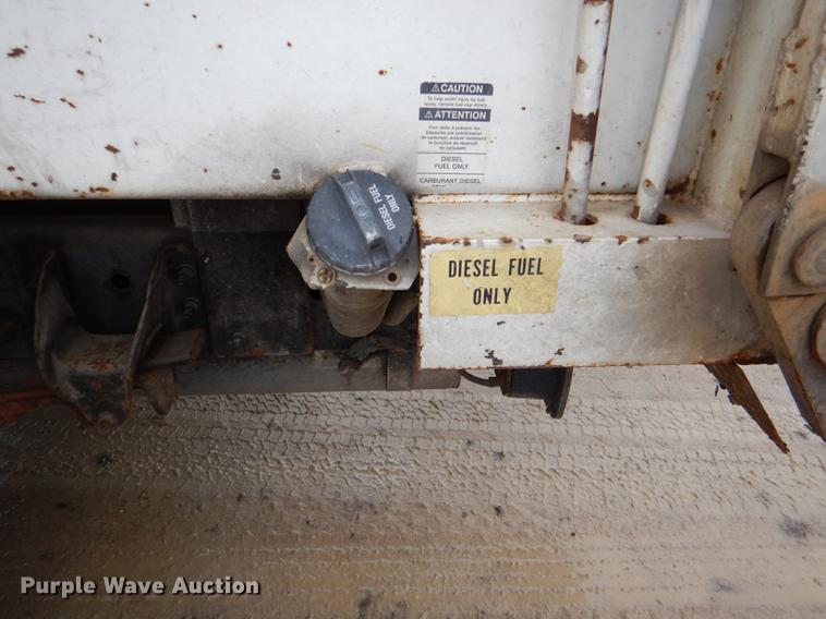 image for item DE0023 2006 Chevrolet C5500 refuse truck