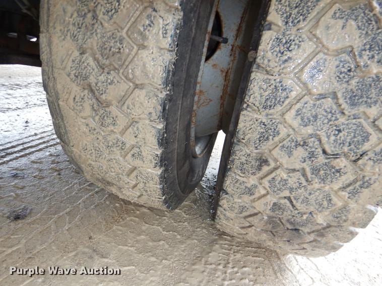 image for item DE0023 2006 Chevrolet C5500 refuse truck