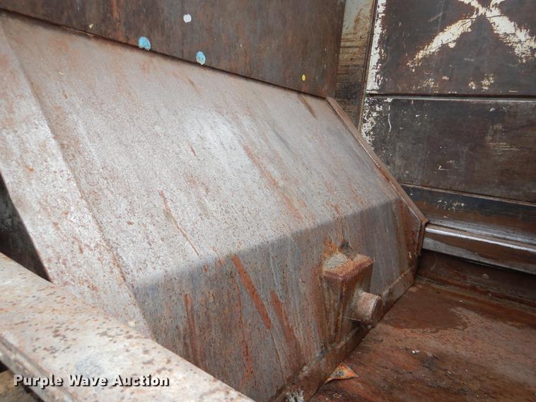 image for item DE0023 2006 Chevrolet C5500 refuse truck