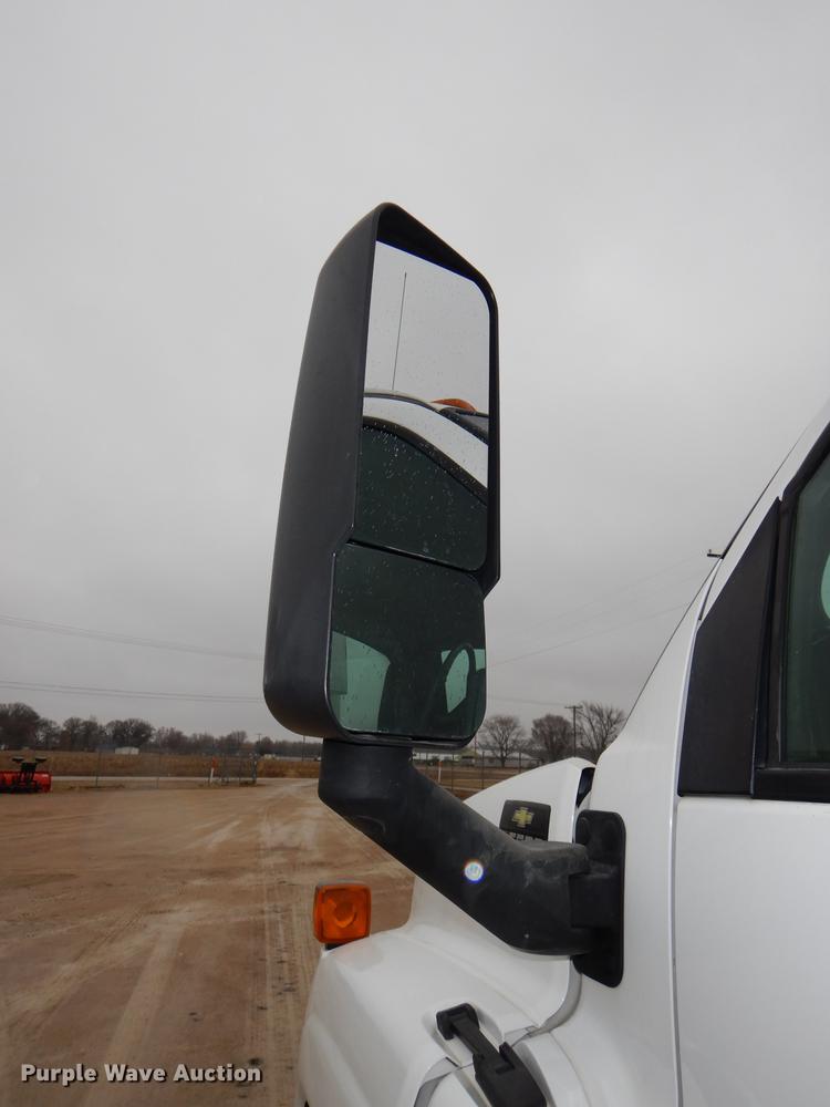 image for item DE0023 2006 Chevrolet C5500 refuse truck