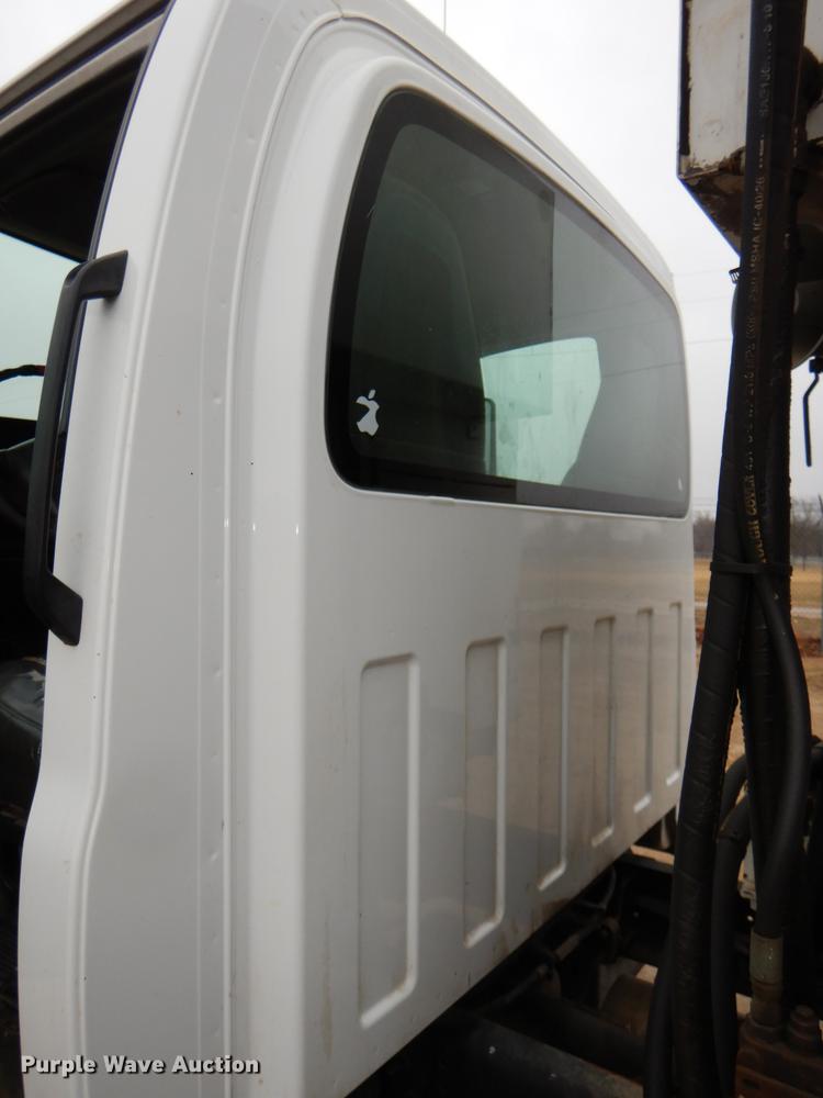 image for item DE0023 2006 Chevrolet C5500 refuse truck