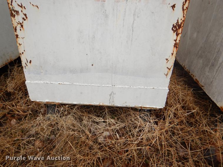 image for item DE0024 (49) trash containers