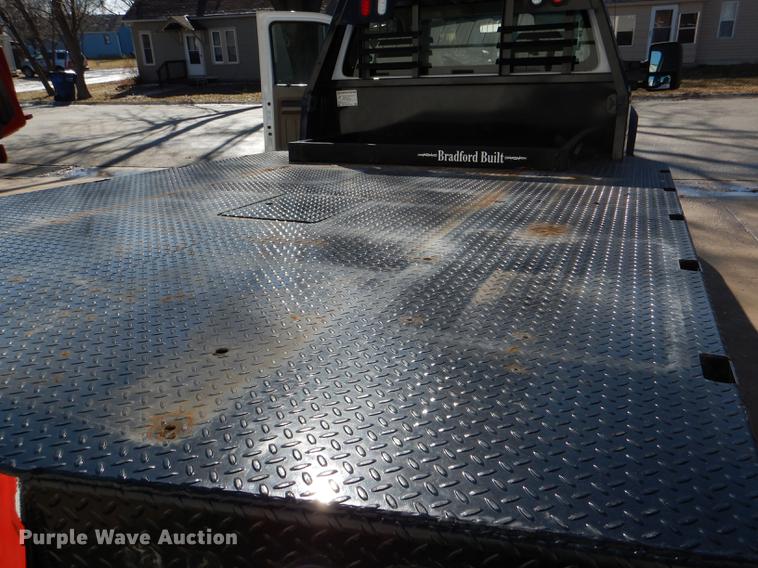 image for item DE0094 2008 Ford F550 Super Duty XL flatbed truck