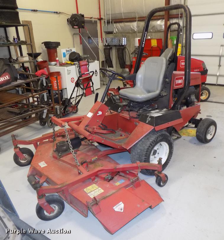 image for item DE7581 2006 Toro Ground Master 328D lawn mower