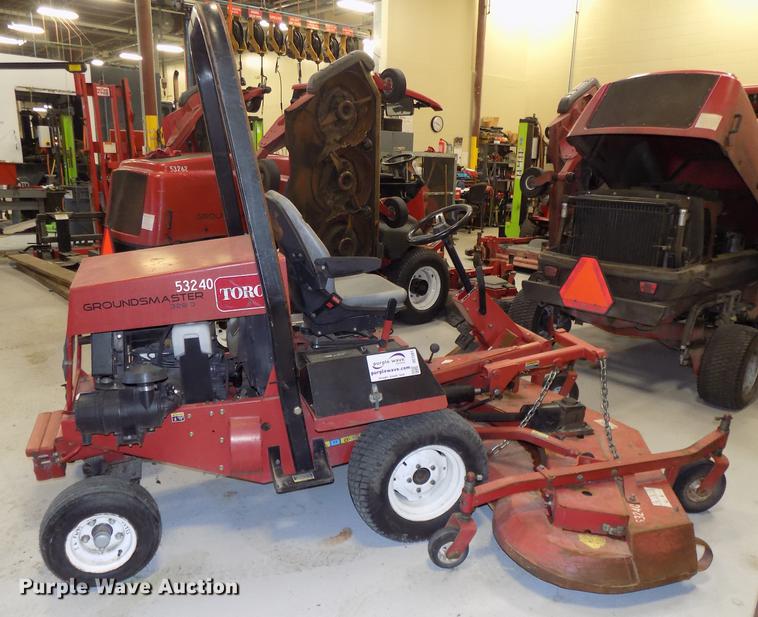 image for item DE7581 2006 Toro Ground Master 328D lawn mower