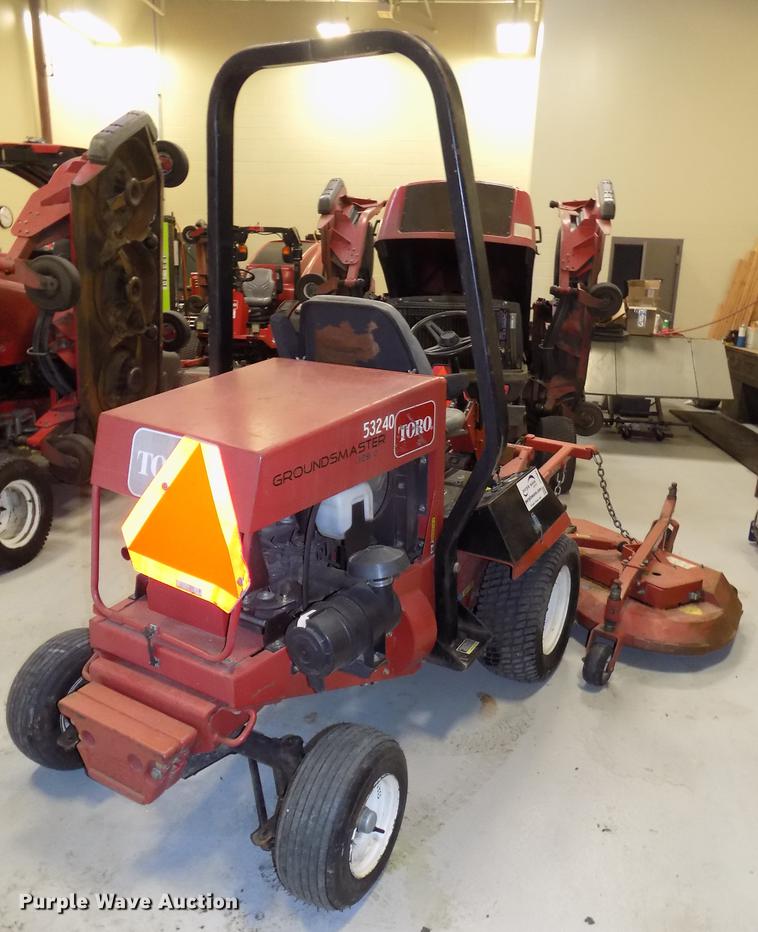 image for item DE7581 2006 Toro Ground Master 328D lawn mower