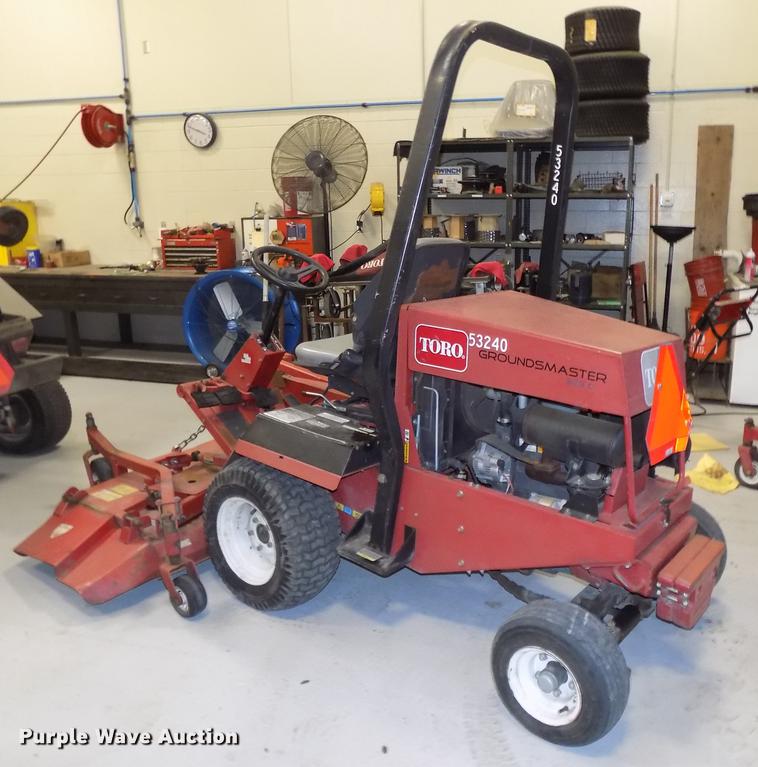 image for item DE7581 2006 Toro Ground Master 328D lawn mower