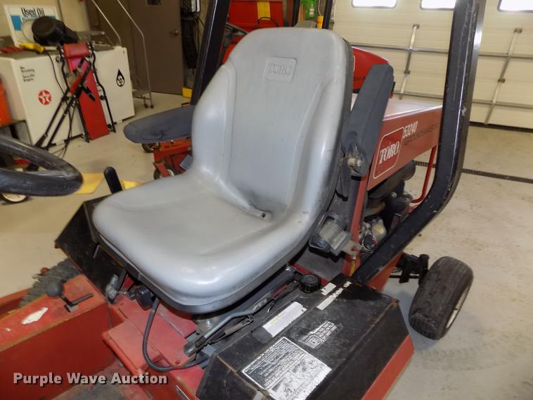 image for item DE7581 2006 Toro Ground Master 328D lawn mower