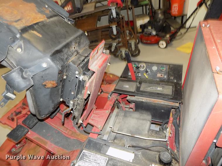 image for item DE7581 2006 Toro Ground Master 328D lawn mower