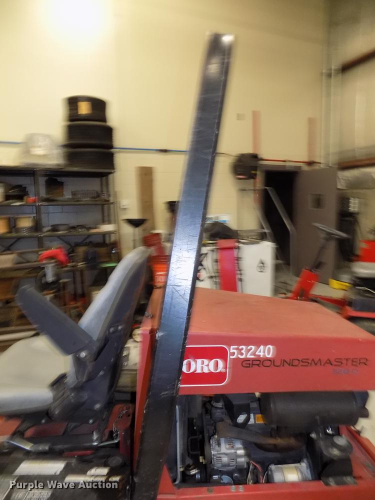 image for item DE7581 2006 Toro Ground Master 328D lawn mower