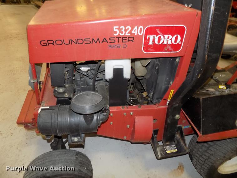 image for item DE7581 2006 Toro Ground Master 328D lawn mower