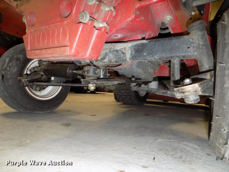 image for item DE7581 2006 Toro Ground Master 328D lawn mower