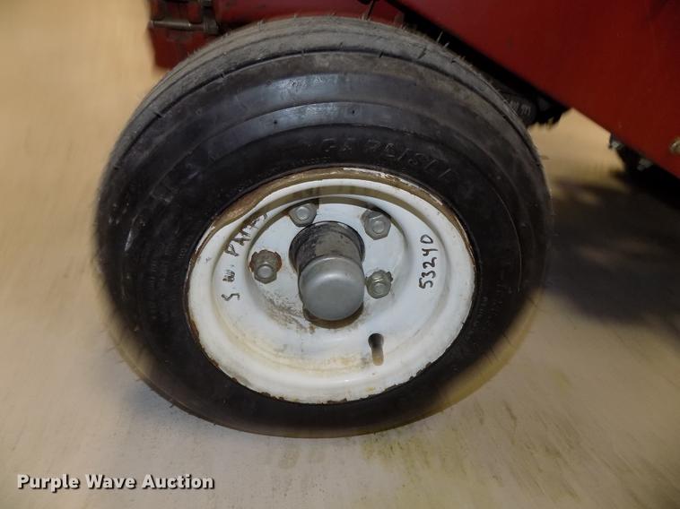 image for item DE7581 2006 Toro Ground Master 328D lawn mower