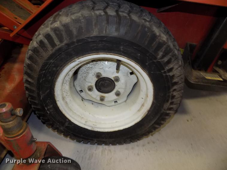 image for item DE7581 2006 Toro Ground Master 328D lawn mower