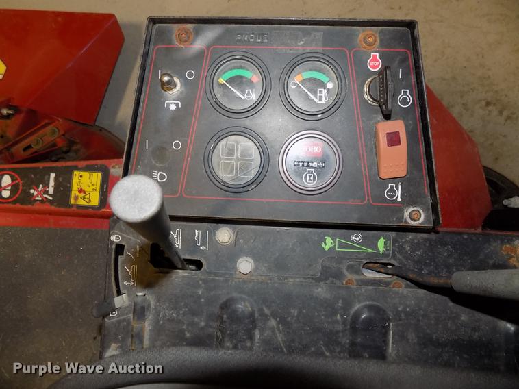 image for item DE7582 2005 Toro Groundsmaster 228D lawn mower