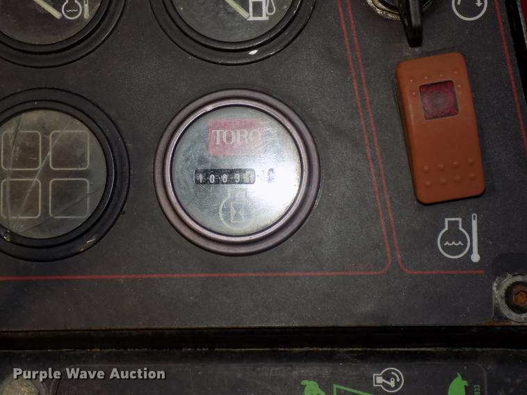 image for item DE7582 2005 Toro Groundsmaster 228D lawn mower