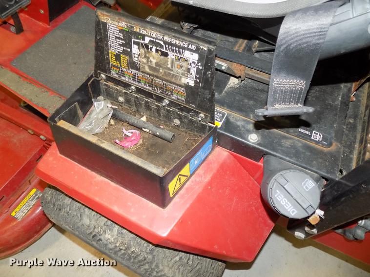 image for item DE7582 2005 Toro Groundsmaster 228D lawn mower