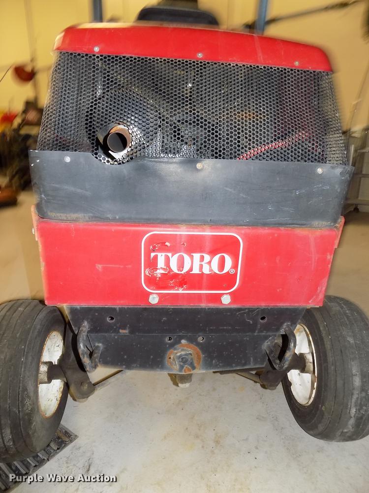 image for item DE7582 2005 Toro Groundsmaster 228D lawn mower