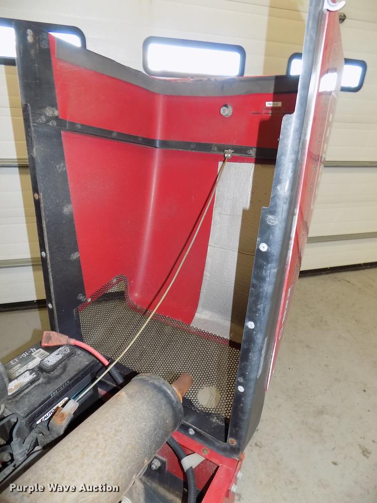 image for item DE7582 2005 Toro Groundsmaster 228D lawn mower