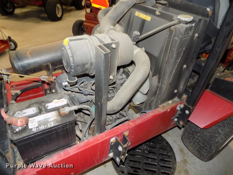 image for item DE7582 2005 Toro Groundsmaster 228D lawn mower