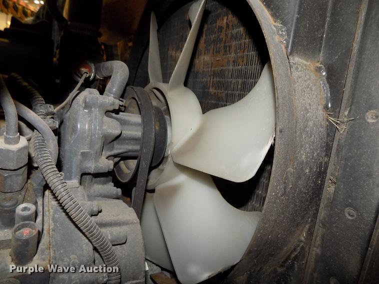 image for item DE7582 2005 Toro Groundsmaster 228D lawn mower