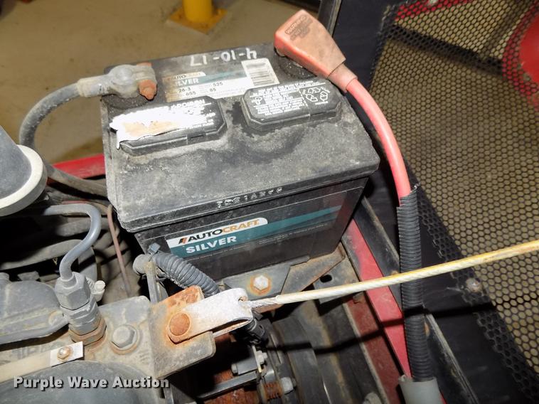 image for item DE7582 2005 Toro Groundsmaster 228D lawn mower