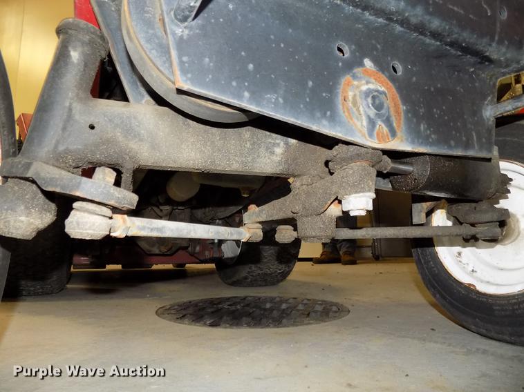 image for item DE7582 2005 Toro Groundsmaster 228D lawn mower