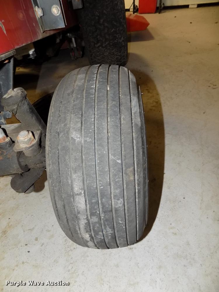 image for item DE7582 2005 Toro Groundsmaster 228D lawn mower