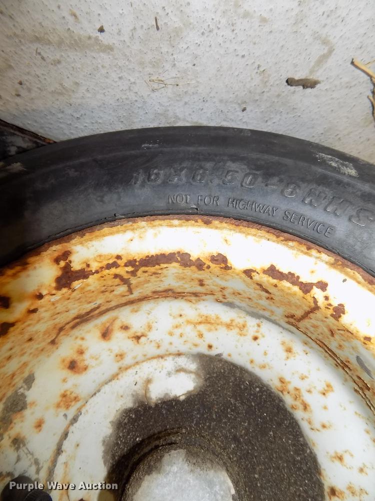 image for item DE7582 2005 Toro Groundsmaster 228D lawn mower