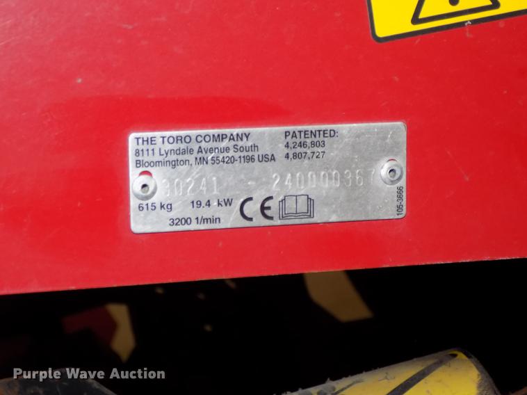 image for item DE7582 2005 Toro Groundsmaster 228D lawn mower