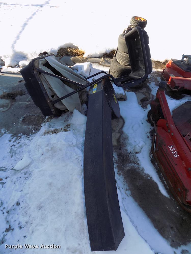 image for item DE7582 2005 Toro Groundsmaster 228D lawn mower