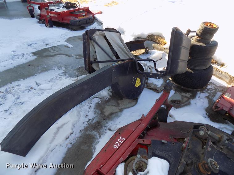 image for item DE7582 2005 Toro Groundsmaster 228D lawn mower